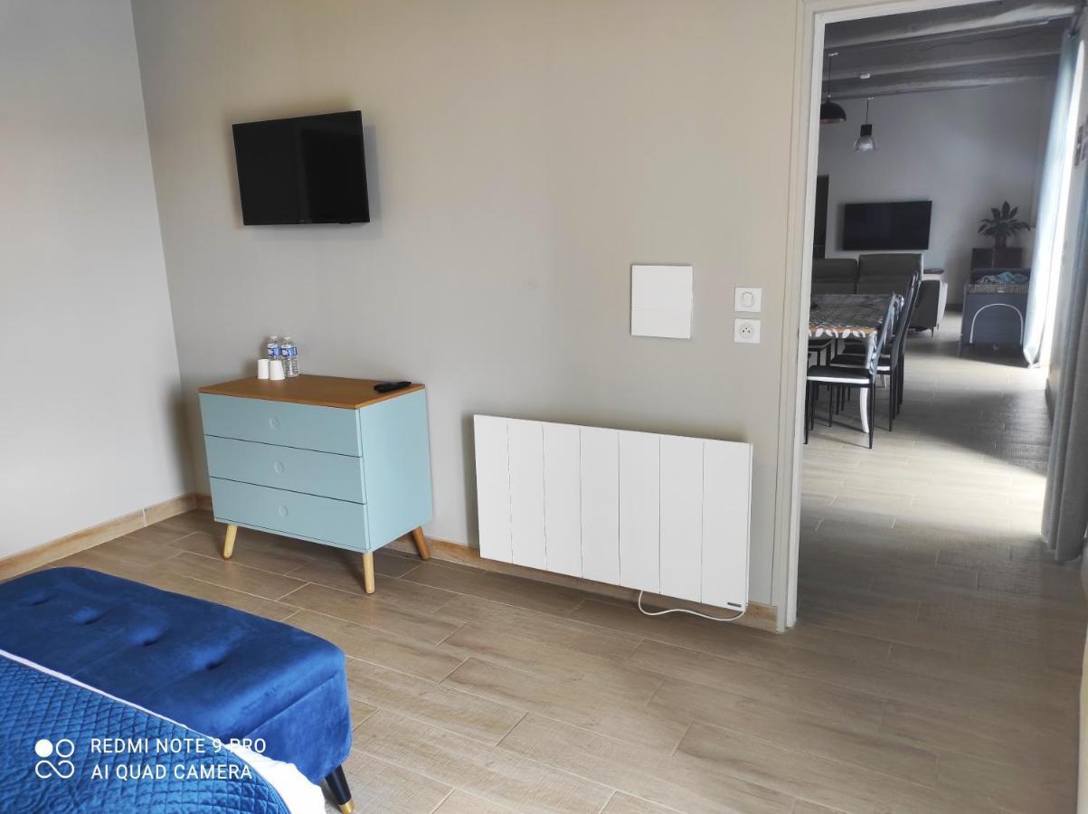 Chambre D'Hotes Le Domaine Des Hirondelles Champcenest Екстериор снимка