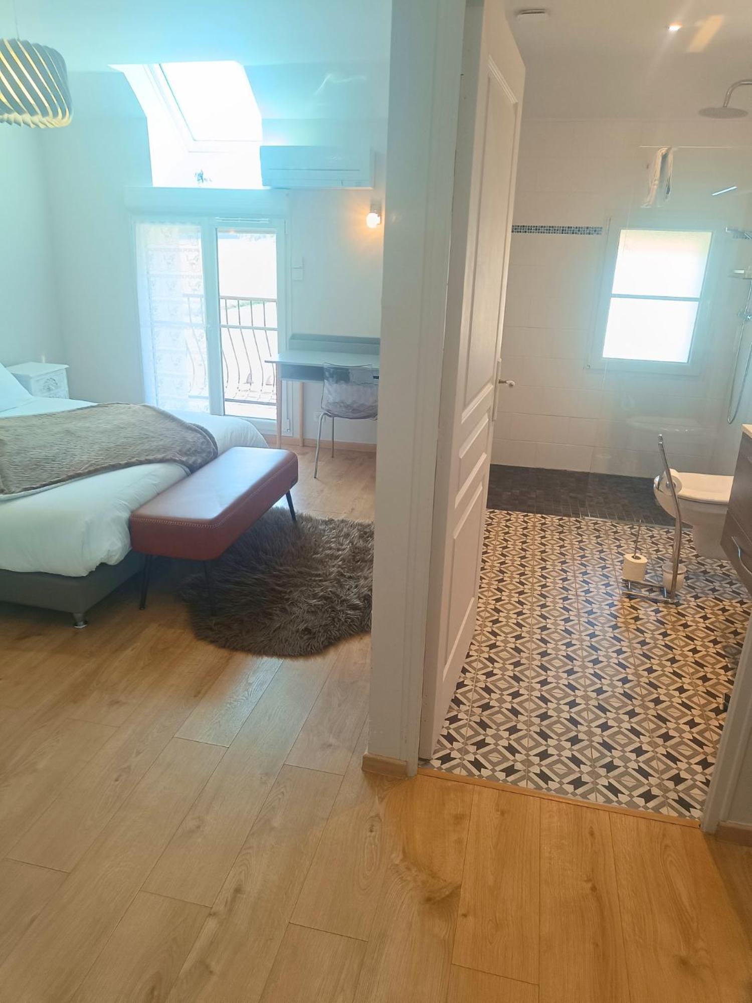 Chambre D'Hotes Le Domaine Des Hirondelles Champcenest Екстериор снимка